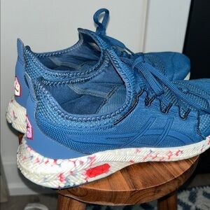 Women's 10 Blue Athletic hyper-gel running Sneakers with White and Pink Sole